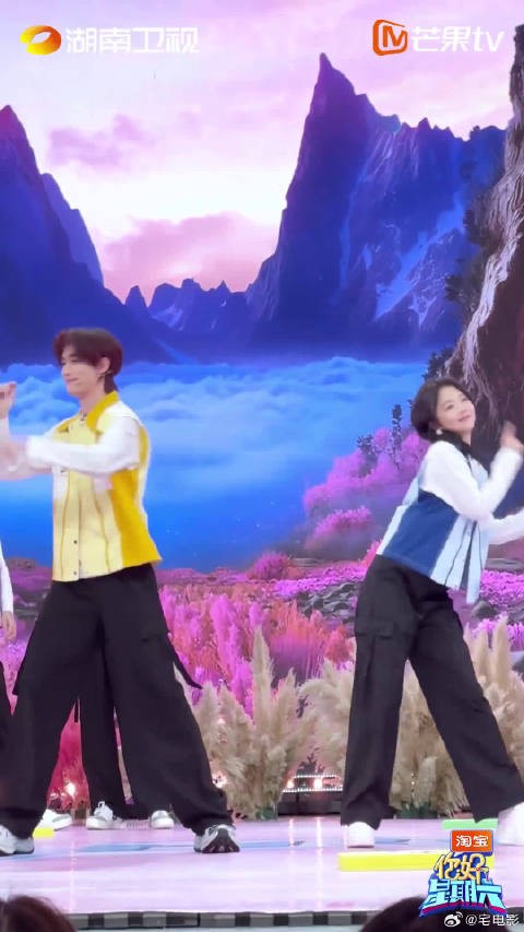 谁懂这种快乐!看到谭松韵丁程鑫同框跳舞,我直接原地起飞