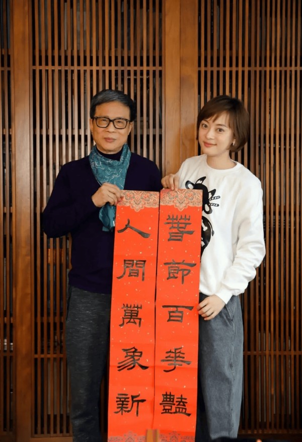 孙俪晒隶书春联，网民吵翻了！