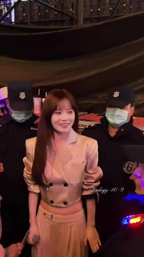 还有视频版 发出来和迪姐广大粉丝一起欣赏下吧 冬至快乐大家