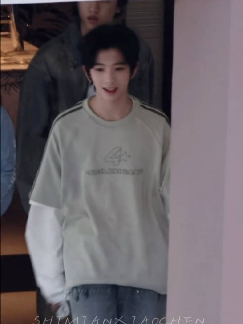 陈浚铭素颜路透曝光，清晨状态引关注