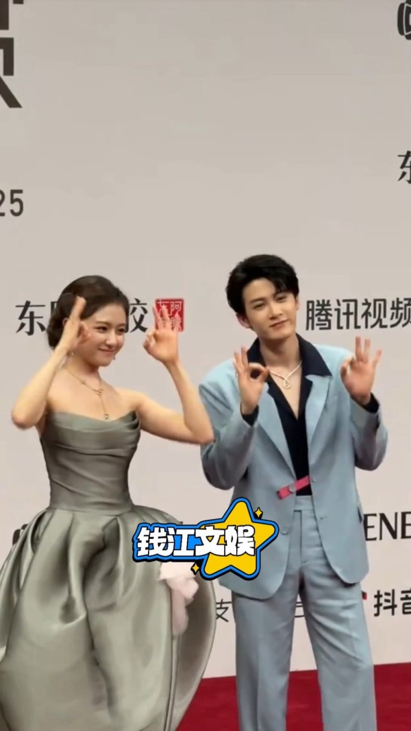 李兰迪檀健次星光大赏手势舞 可爱+帅气