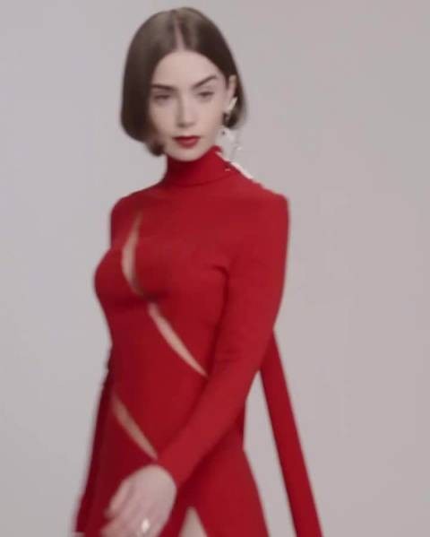 莉莉柯林斯宣传《艾米丽在巴黎》第五季，五套造型盘点