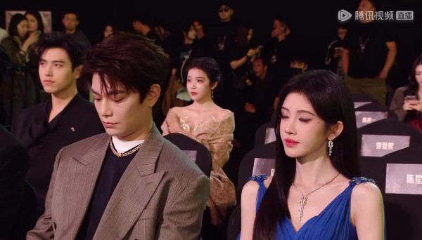 台下鞠婧祎被王安宇吓了一跳，哈哈哈猝不及防