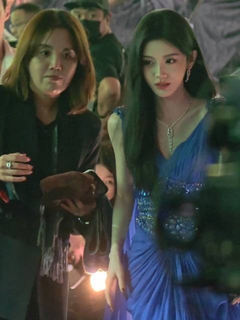 小鞠内场是蓝色裙子 好美丽！