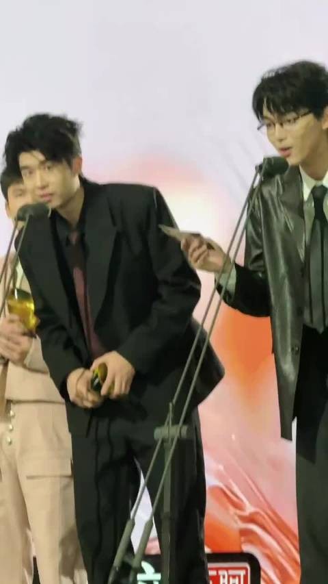 龚俊亲吻鲨鱼引热议，汪苏泷现场点评