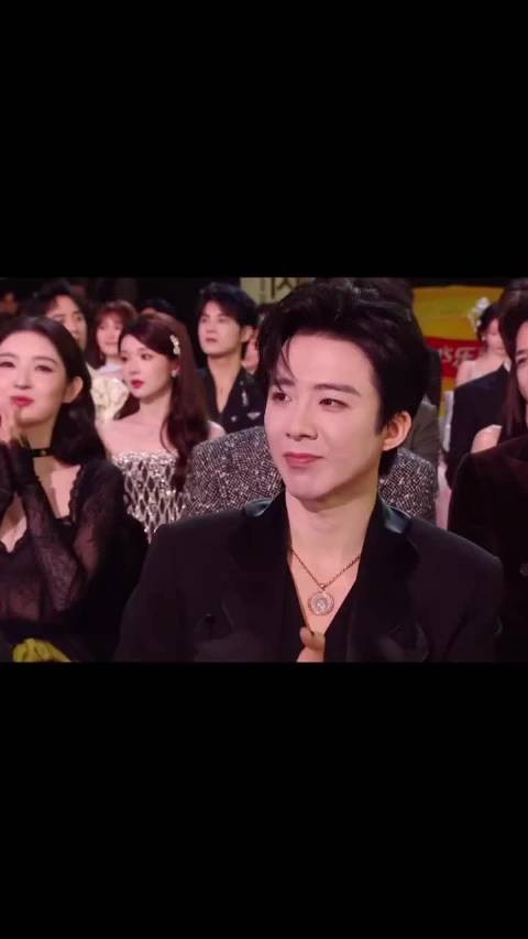 星光大赏 坐在台下的宁宁 安静又帅气 突然被q到……有点突然