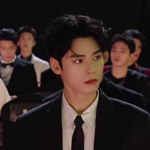 谁懂龚俊这个动作的含金量啊，这也太帅了