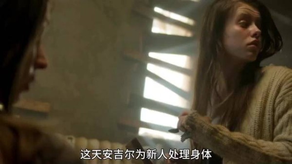 被抓的两个女孩竟然有同样的精力，她是聋哑人，她七恰巧会手语