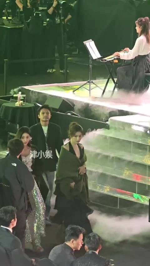 我们漂亮李兰迪充满了一股高智感