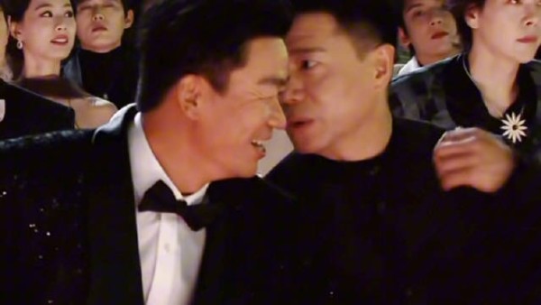 星光大赏红毯直播内场座位，王宝强和段奕宏同框