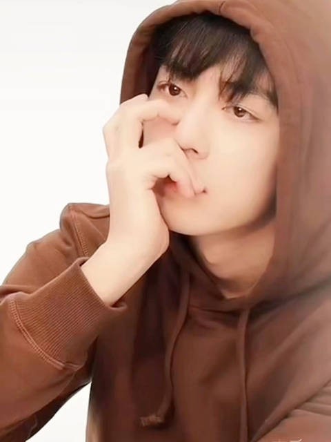 肖战演绎任少白恬静慵懒温暖风