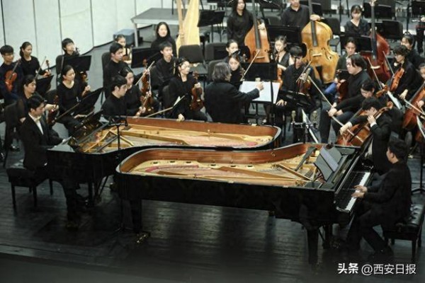 指挥家汤沐海率队，42位师生和家长共奏《动物狂欢节》