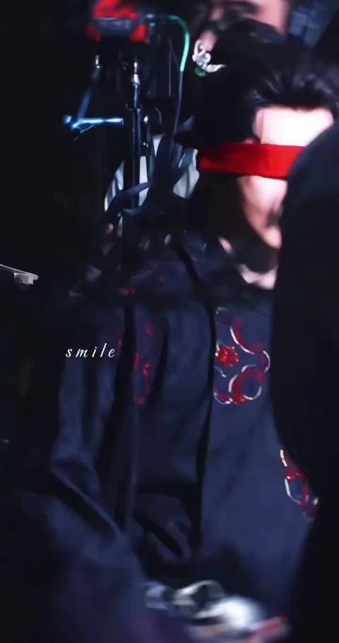 邓为多部作品热播，身兼迪奥美妆大使等品牌代言