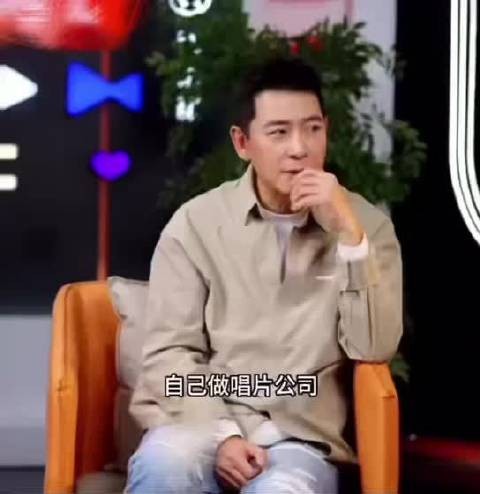 戴军曾为唱片公司老板，一手捧红歌手雪村