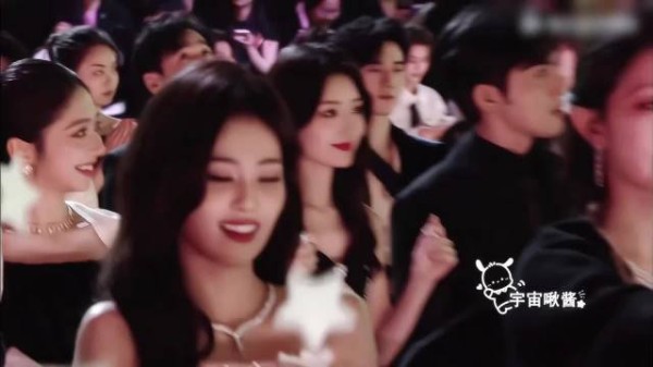 星光大赏唇语大师失业，明星称保护隐私是主因