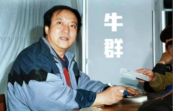 牛群没想到,折腾半生家财尽失,如今美国毕业的孩子成了依靠