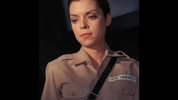 炼狱囚笼里,女囚用血肉之躯换一线生机