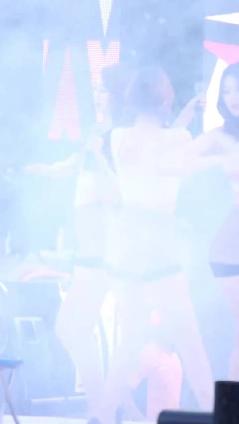 考古十年前的韩国女团演出，小姐姐们一下就把气氛推向了高潮