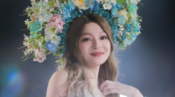 安利官上线!张韶涵把蟳埔浪漫戴在发间