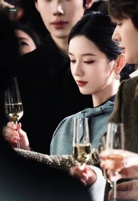 周也风月无边生图直出，贵气感拉满惊艳众人