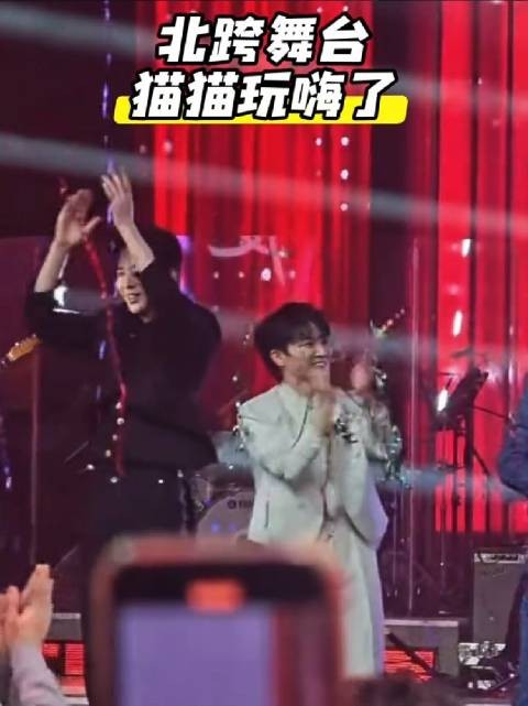 周深刘宇宁跨年晚会录制现场互动欢乐