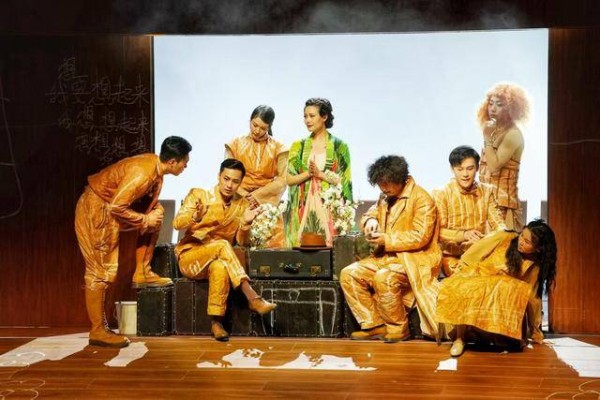 格鲁吉亚导演+北京人艺演员，这版《樱桃园》表现力很抢眼