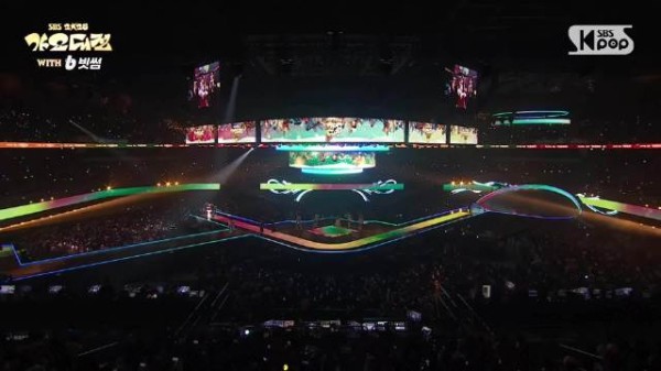 NMIXX - Blue Valentine (Christmas Ver.) 251225 SBS 歌谣大战