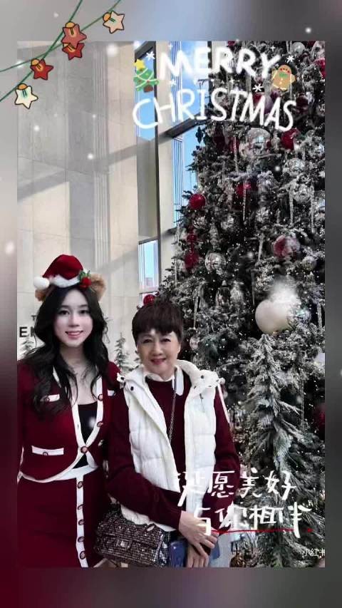 何超欣晒圣诞节和嫂子奚梦瑶合照,亲如姐妹,互动频频