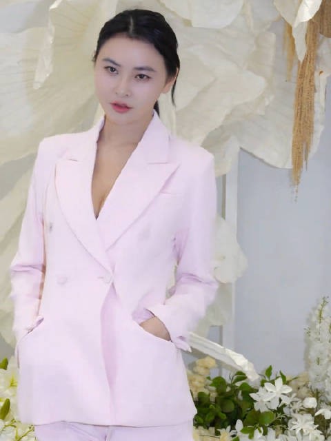 演员吴丹，亚洲小姐冠军，身高176，江苏人