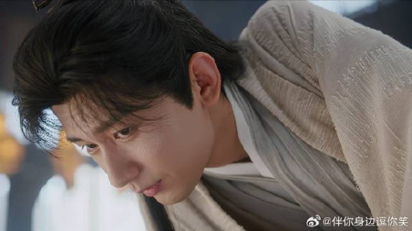 李莲花被武林人士欺负 一看方多病令牌，立马有救了！