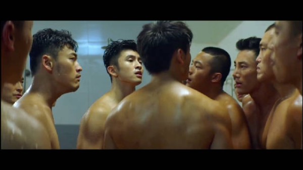 洗个澡都能差点干起来，都是男人的地方太容易产生矛盾