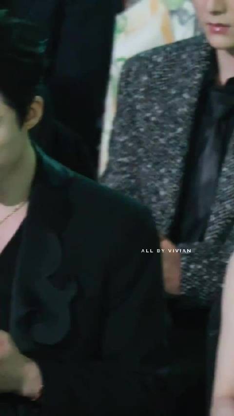 刘宇宁穿黑色真的太有气质了吧，简直就是daddy级别的