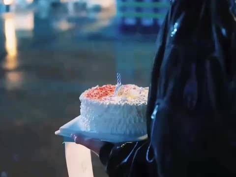 张若昀新剧烧脑情节引热议，快进键失效观众逐帧分析