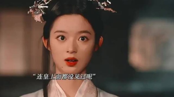 一心想逃跑的贵嫔被皇帝拉去给心上人当闺蜜