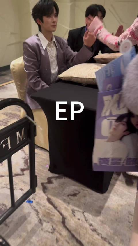 没拍到的遗憾会留在下次见 “和阿星/邱邱幸福的话请点头”