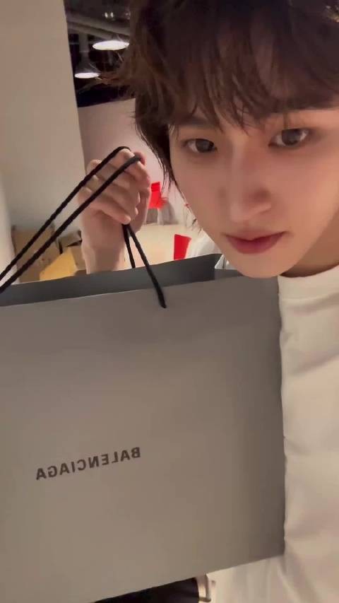 朱俊荣给庄星凯送圣诞礼物还有新年礼物了