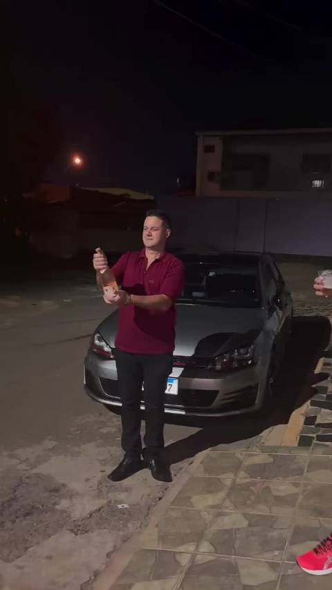 恭喜提车 香槟还不够 烟花也来贺喜