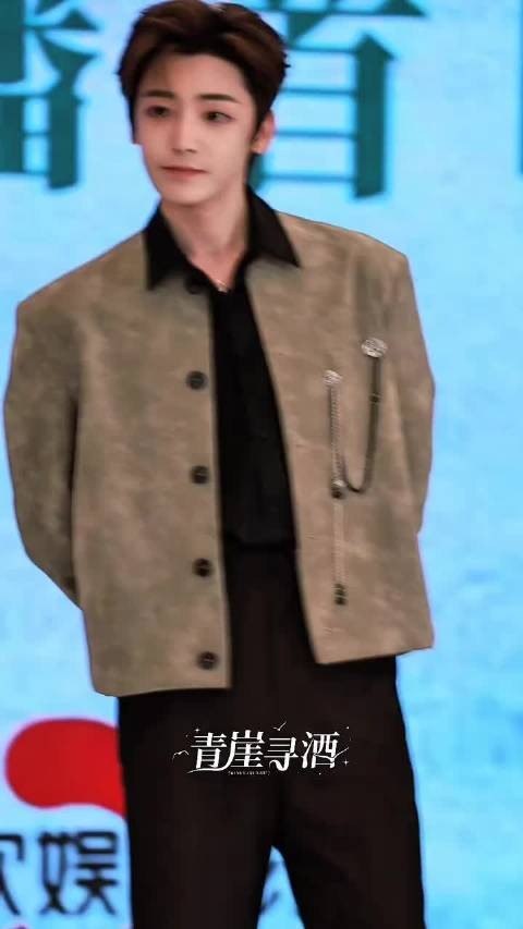 侯明昊30秒速学抖舞惊艳首映现场