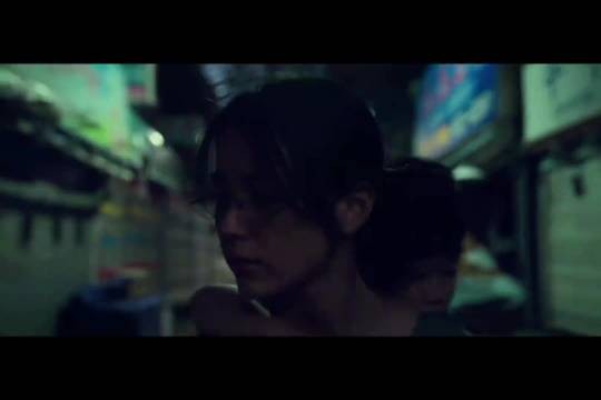 “其实她只是心疼你累弯的腰”