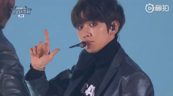 十年前的今天(151230)，EXO 在2015KBS歌谣-大祝祭节目中带来