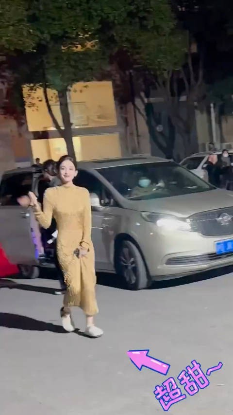 我没花眼吧？娜扎胸前duang了一下