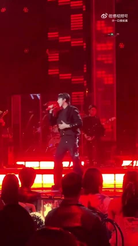 林依轮夫妻跨年vlog安利刘宇宁舞台