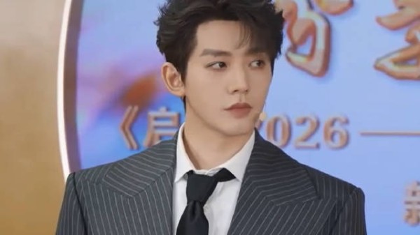 邓为三登央视舞台，亮相跨年晚会