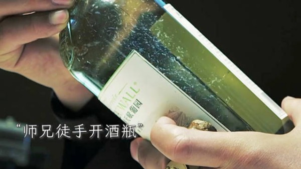 小伙英雄救美被活埋，砸开百斤铁鞋无人能敌