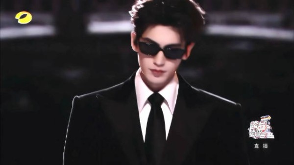 sos张凌赫出场帅的画质都高清了！