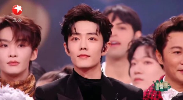 肖战新年心愿：老样子，祝大家顺顺利利健健康康 肖战 又见红海