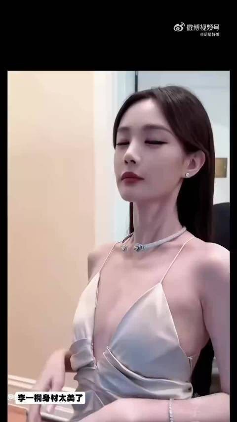 热巴和李一桐是同门吗？李一桐的身材真是太棒了