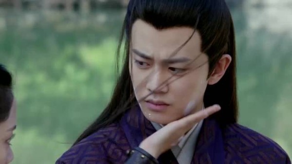 锦衣之下：袁今夏给陆绎脸上抹灰，丐叔以为这是要占他便宜，笑喷！