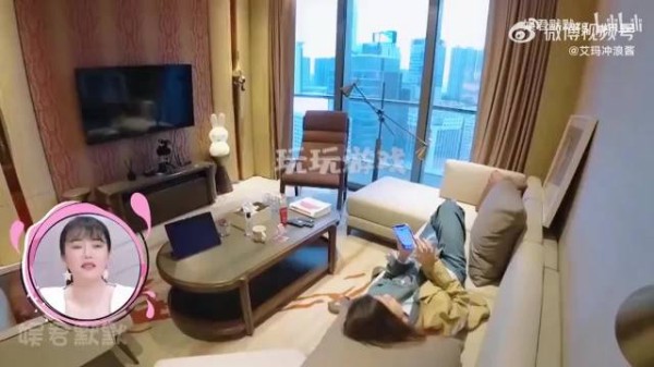 佘诗曼独居香港豪宅，48岁不恋爱不结婚，一天6顿饭吃不胖