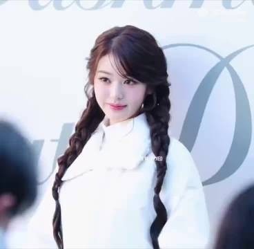 张元英双马尾麻花辫➕白色棉衣